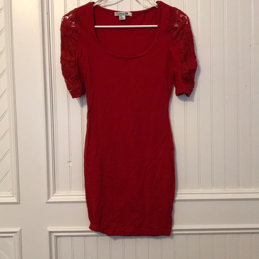 Red dress with sleeve detail ❤️